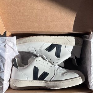 Veja V-10 LEATHER WHITE BLACK Sneakers Size 40